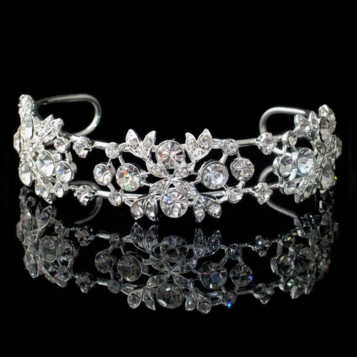 The Amanda Wyatt JE54 Crystal Wedding Bracelet is a beautiful torc style bangle. Amanda Wyatt JE54 has a striking design comprising round cut crystal diamante and crys
